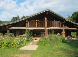3.-lodge-front-view